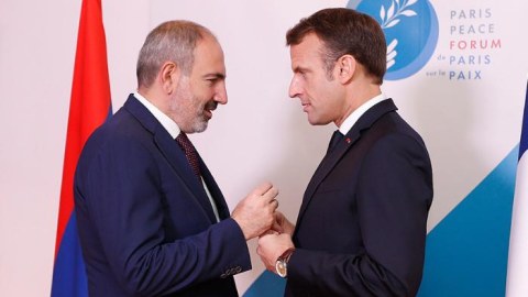 Makron da Paşinyana zəng etdi