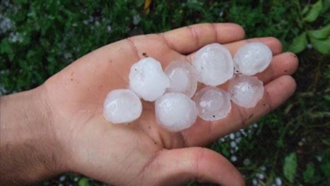Azərbaycanın bəzi rayonlarına dolu düşüb