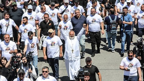 Qiyamçı keşiş Ermənistan İstintaq Komitəsinə ÇAĞIRILDI