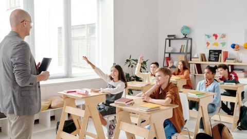 Azərbaycanda neçə məktəbdə alman və ya fransız dili tədris olunur?