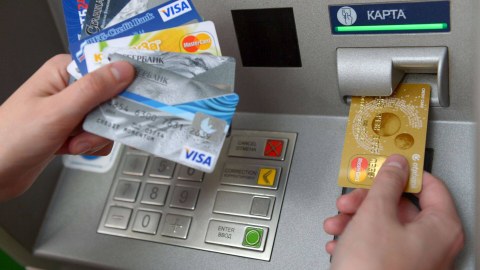 Bank kartlarına müdaxilə edən daha 3 dələduz SAXLANILDI