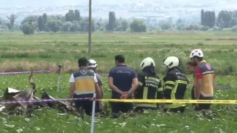 Türkiyədə hərbi təyyarə qəzası, 2 nəfər öldü - VİDEO