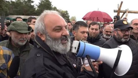 Erməni keşiş Azərbaycanla sərhədə gəlir