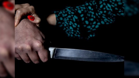 Ağcabədidə qardaş bacısını bıçaqladı