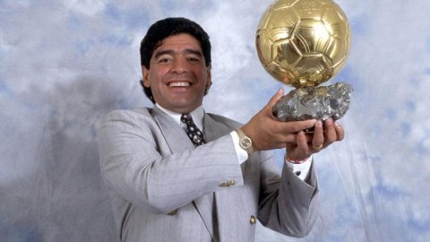 Maradonanın “Qızıl top”u hərracdan çıxarıldı