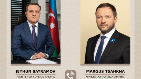 Ceyhun Bayramov həmkarı ilə regionu müzakirə etdi 