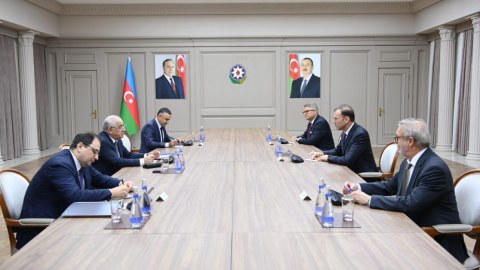 Əli Əsədov “Knauf” Şirkətlər Qrupunun nümayəndə heyəti ilə görüşüb