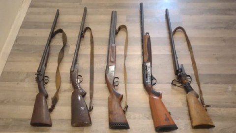 Polis 1 avtomat, 2 tapança və 2 tüfəng təhvil götürdü