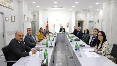 İki vəkilin fəaliyyəti dayandırıldı - Birinə töhmət verildi