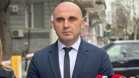 Ana müxalifət partiyasının sədri istefa verdi 