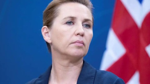 Baş nazirin boynu zədələndi
