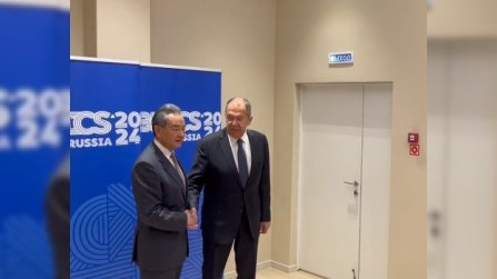 Lavrov Çinin xarici işlər naziri ilə görüşüb - VİDEO
