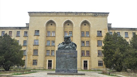 Azərbaycanda vəzifəli şəxslər istefa VERDİLƏR