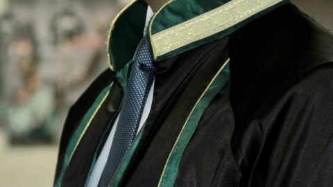 Vəkilin fəaliyyətilə bağlı məhkəməyə müraciət edildi
