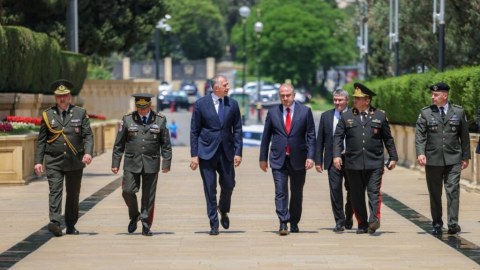 Gürcüstanın müdafiə naziri AZƏRBAYCANDA