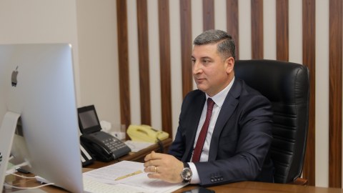 Erməni nazirin anasına tikdirdiyi malikanənin xərcini kim çəkir?