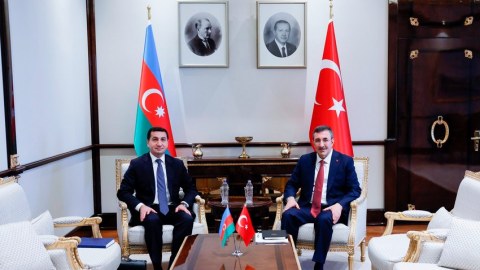 Hikmət Hacıyev Cevdet Yılmazla görüşdü