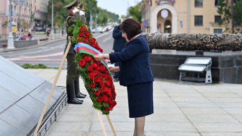 Spiker Minskdə Zəfər abidəsini ziyarət etdi - FOTOLAR 