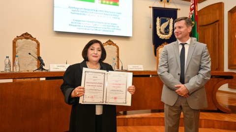 Sahibə Qafarovaya Fəxri professor adı verildi - FOTO