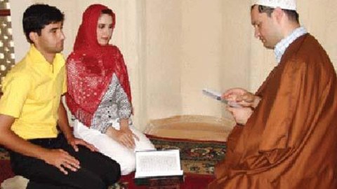 Yetkinlik yaşına çatmayanların kəbinini kəsən mollalar cərimələnəcək