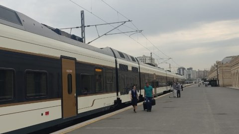 Sürət qatarı Ucar və Ağdaşda dayanacaq 