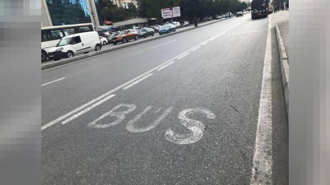 Avtobus və velosiped zolaqlarına çıxanların cərimələri ARTIRILIR