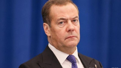 Bizə sanksiya tətbiq edənlərə maksimum zərər vurulmalıdır - Medvedev