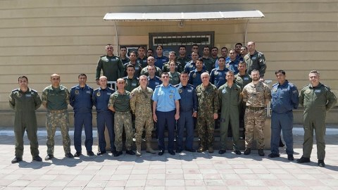 NATO-nun əməkdaşları HHQ-nin hərbçilərinə kurs keçir - FOTO