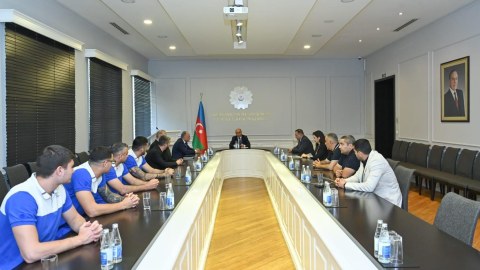 Emin Əmrullayev Avropa Kubokuna vəsiqə qazanan basketbolçularla görüşdü