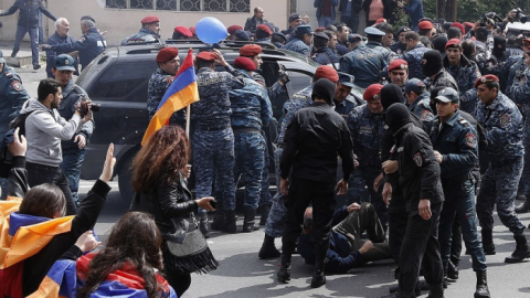 Ermənistanda kütləvi həbslər başladı