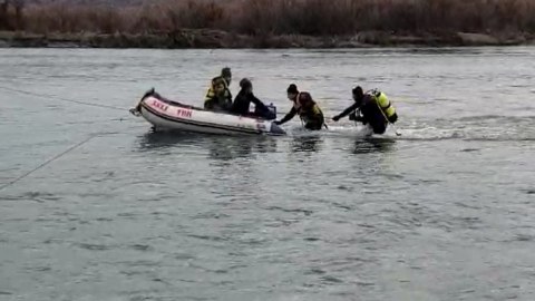 Maşınla Kürə düşənlərin axtarışı davam edir