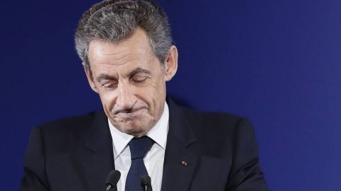 Fransa parlamentinin buraxılması risklidir - Sarkozi