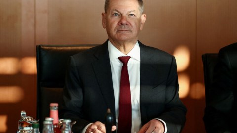 Şolts Bürgenştok konfransını TƏRK ETDİ