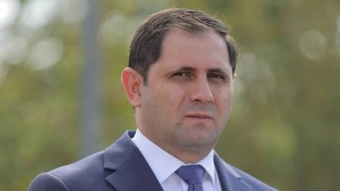 Ermənistanın müdafiə naziri Fransaya getdi