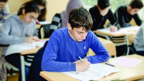 Ali məktəblərə qəbul balları düşəcək? - Təhsil eksperti həmkarlarını QINADI