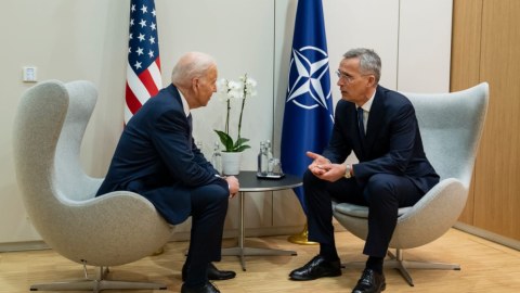 Bayden NATO Baş katibi ilə Ukraynadakı vəziyyəti müzakirə etdi