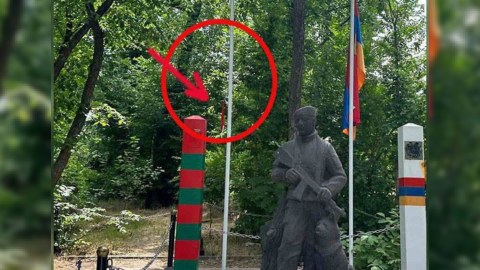İrəvanda Rusiya bayrağı söküldü - Gerbi sındırıldı 