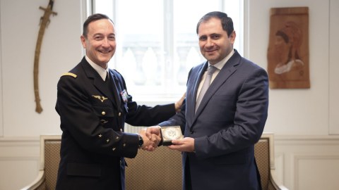 Papikyan Makronun hərbi müşaviri ilə GÖRÜŞDÜ
