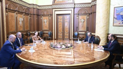 Paşinyanın aparat rəhbəri Aİ səfiri ilə görüşüb