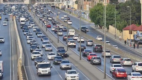 Tətilin sonuncu günündə Bakıda tıxac var 