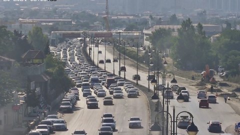 Tətildən sonrakı iş günü tıxacla başladı