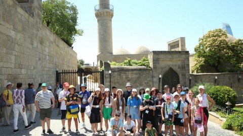 Ukraynalı uşaqlar Bakının tarixi yerləri ilə tanış olublar - FOTO