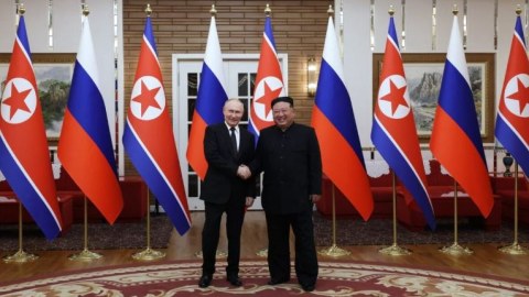 24 ildən sonra: Kim Çen İnə maşın, Putinə silah... - TƏHLİL
