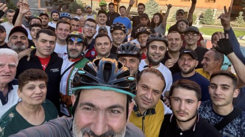 Paşinyanın başı velosiped sürməyə qarışıb - O, yeni qərarını açıqladı