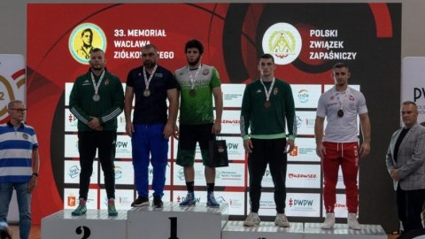 Güləşçilərimiz Polşada 5 medal qazandı