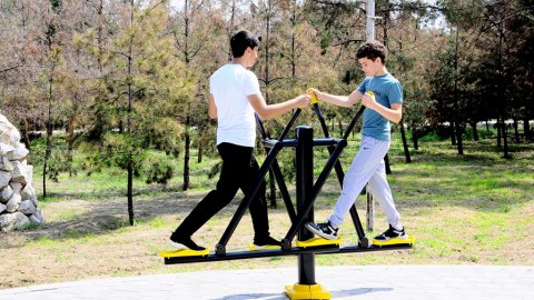 Naftalan parklarında yeni idman qurğuları - FOTO