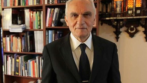 Türkiyənin sabiq xarici işlər naziri VƏFAT EDİB