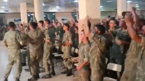 Əsgərlərimiz Türkiyənin qələbəsinə belə sevindi - VİDEO