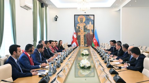 Ceyhun Bayramov Gürcüstan parlamentinin sədri ilə GÖRÜŞDÜ