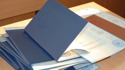 Deputat təhsillə bağlı həyəcan təbili çaldı: Saxta diplomları araşdırmalıyıq!